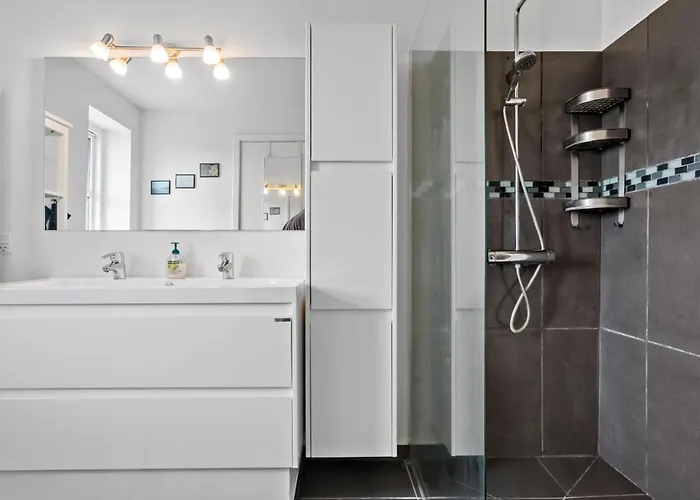 4 Bedroom Stunning In *